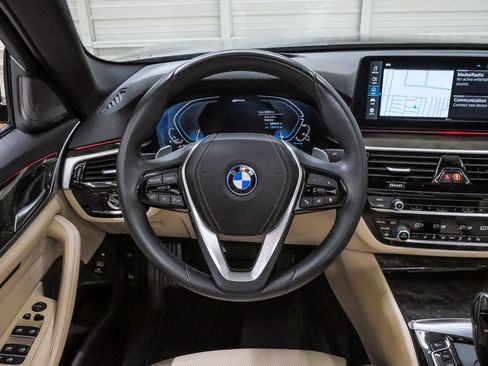 Used 2023 BMW 530e w/ Premium Package RWD image 20