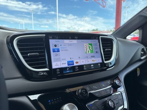 New 2026 Chrysler Voyager LX image 17