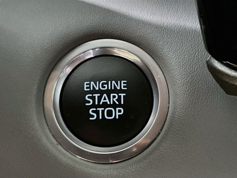 Used 2024 Toyota Highlander LE FWD image 23