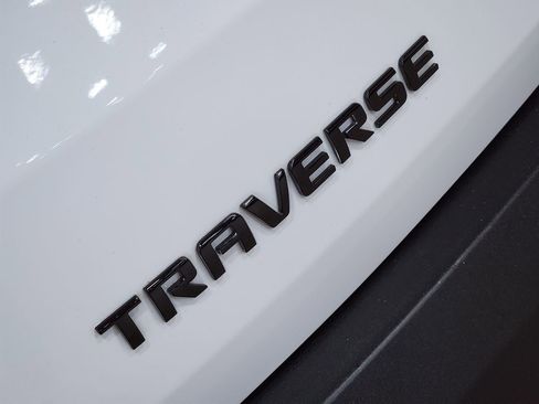 Used 2023 Chevrolet Traverse RS image 25