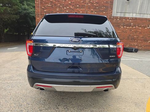 Used 2016 Ford Explorer XLT w/ Equipment Group 202A AWD/4WD image 3
