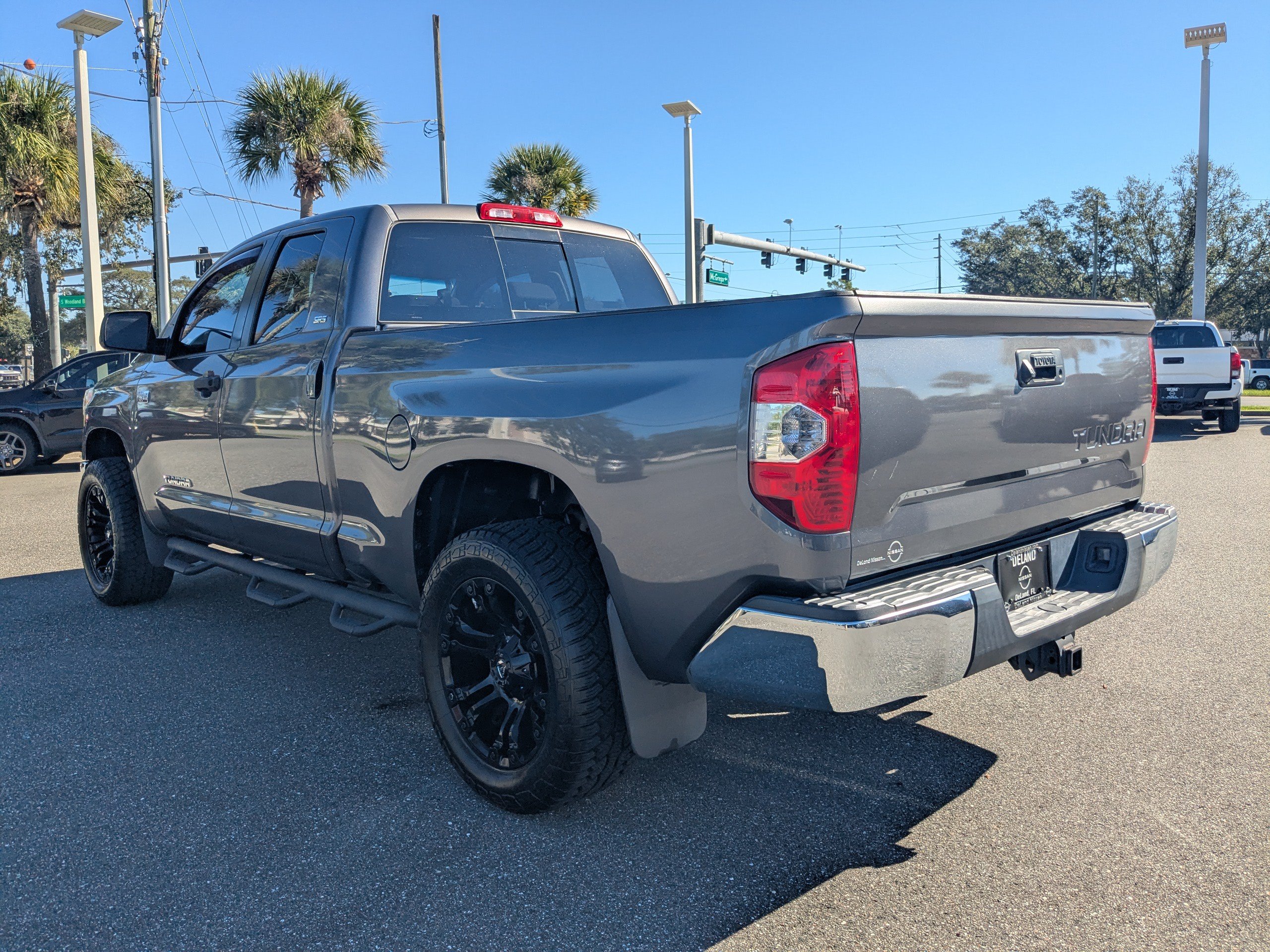 Used 2015 Toyota Tundra SR5 w/ SR5 Upgrade Package RWD image 6