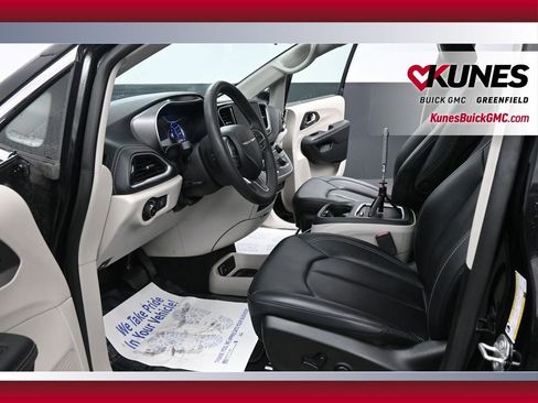 Used 2024 Chrysler Pacifica Select FWD image 30