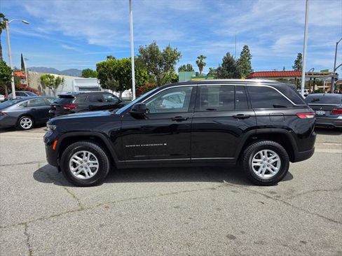 Certified 2023 Jeep Grand Cherokee Laredo image 9