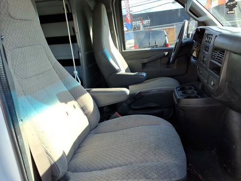 Used 2017 GMC Savana 2500 image 12