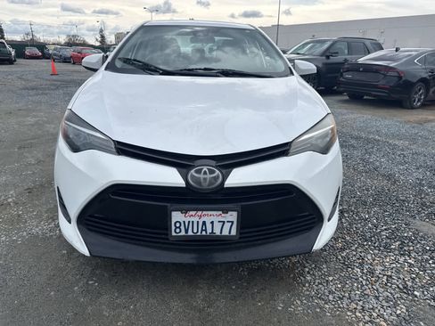 Used 2019 Toyota Corolla LE image 2