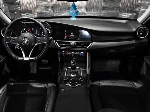 Used 2017 Alfa Romeo Giulia Sprint w/ Cold Weather Package image 15