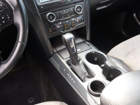 Used 2017 Ford Explorer XLT w/ Equipment Group 202A FWD image 24