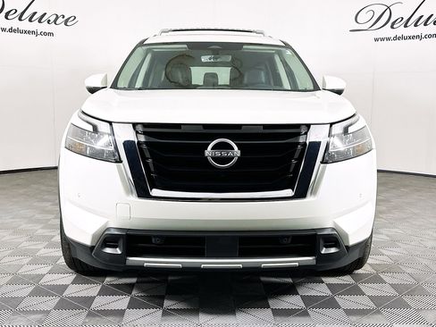 Used 2024 Nissan Pathfinder SL w/ SL Premium Package image 2