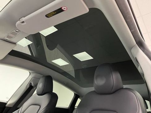 Used 2024 Tesla Model Y 2WD image 38