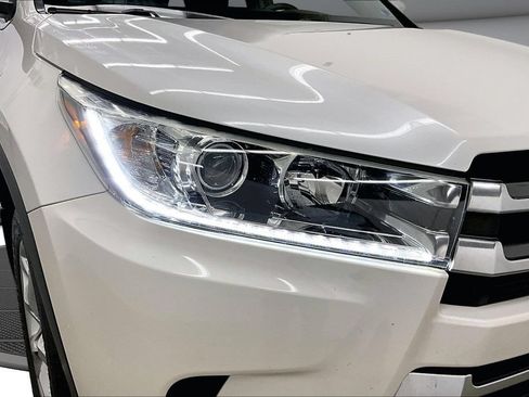 Used 2017 Toyota Highlander Limited AWD/4WD image 31