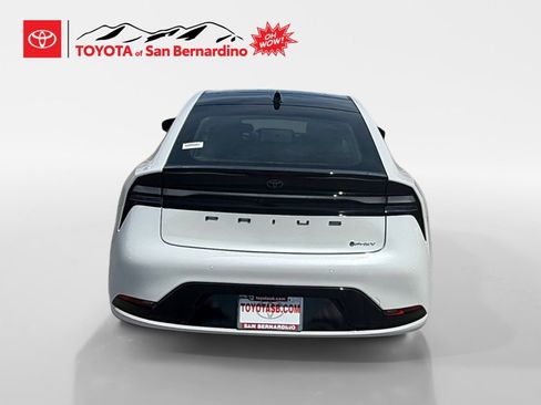 New 2027 Toyota Prius Plug-In Hybrid FWD image 4