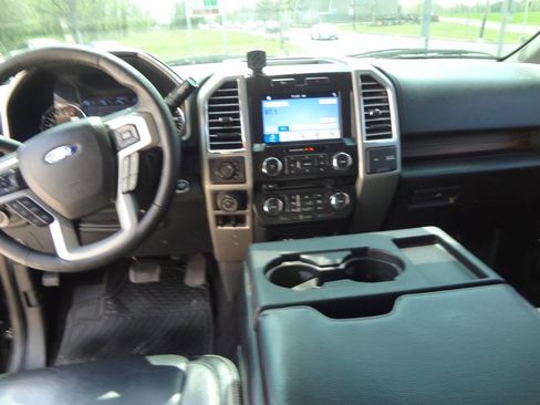 Used 2016 Ford F150 Lariat image 10