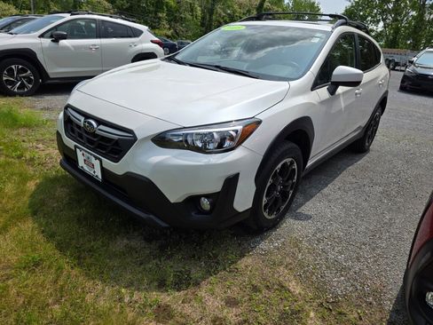 Used 2023 Subaru Crosstrek 2.0i Premium image 3