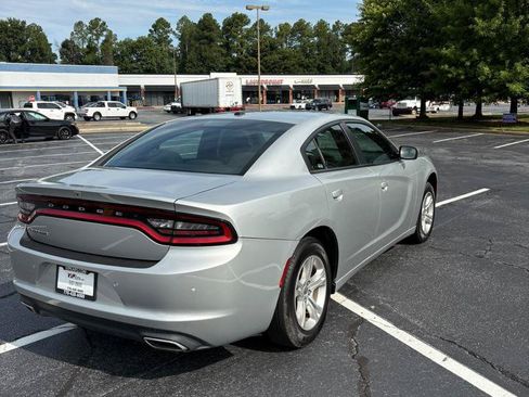Used 2022 Dodge Charger SXT RWD image 5