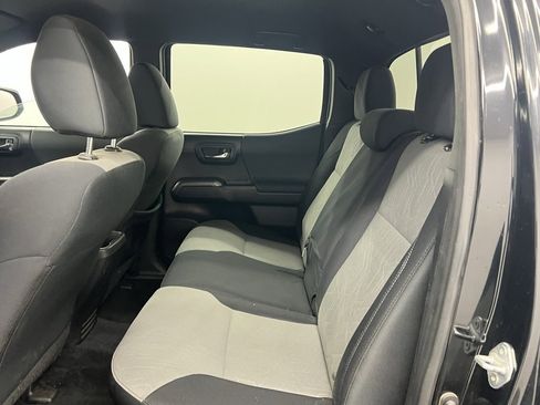 Used 2021 Toyota Tacoma TRD Off-Road image 12