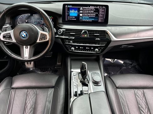 Used 2022 BMW 530e w/ Premium Package image 28