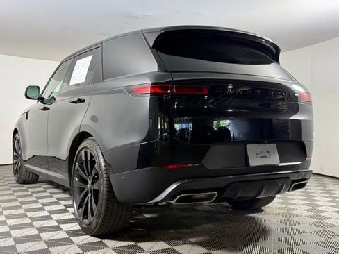 Used 2025 Land Rover Range Rover Sport SE AWD/4WD image 4