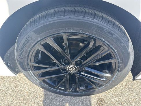 Used 2025 Toyota Camry SE image 35