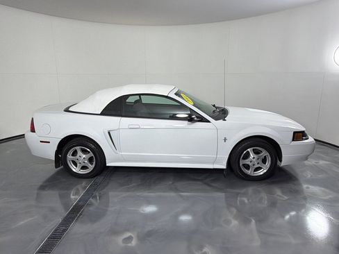 Used 2002 Ford Mustang Convertible RWD image 13