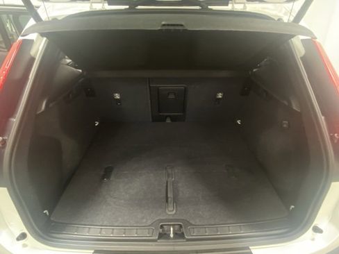 Certified 2025 Volvo XC40 B5 Plus image 9