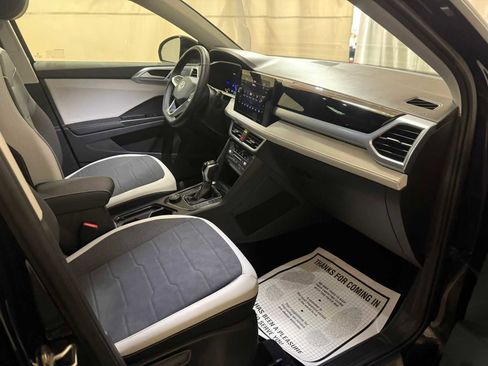 Certified 2025 Volkswagen Taos SE w/ Panoramic Sunroof Package image 27