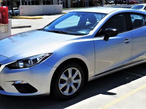 Used 2015 MAZDA MAZDA3 i SV FWD image 1