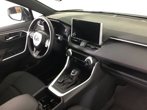 Used 2023 Toyota RAV4 SE w/ Weather & Moonroof Package image 22