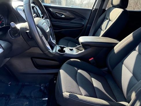 Used 2024 GMC Terrain SLE image 9