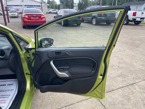 Used 2013 Ford Fiesta SE image 14