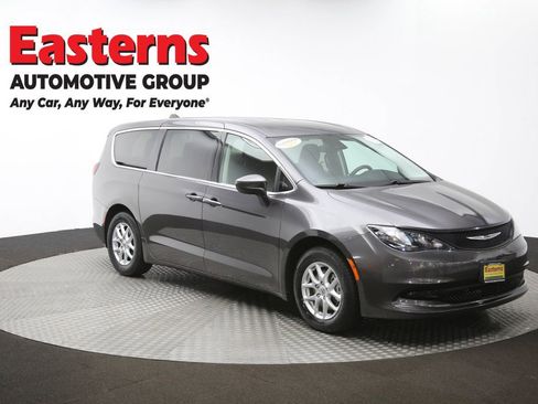 Used 2023 Chrysler Voyager LX image 49