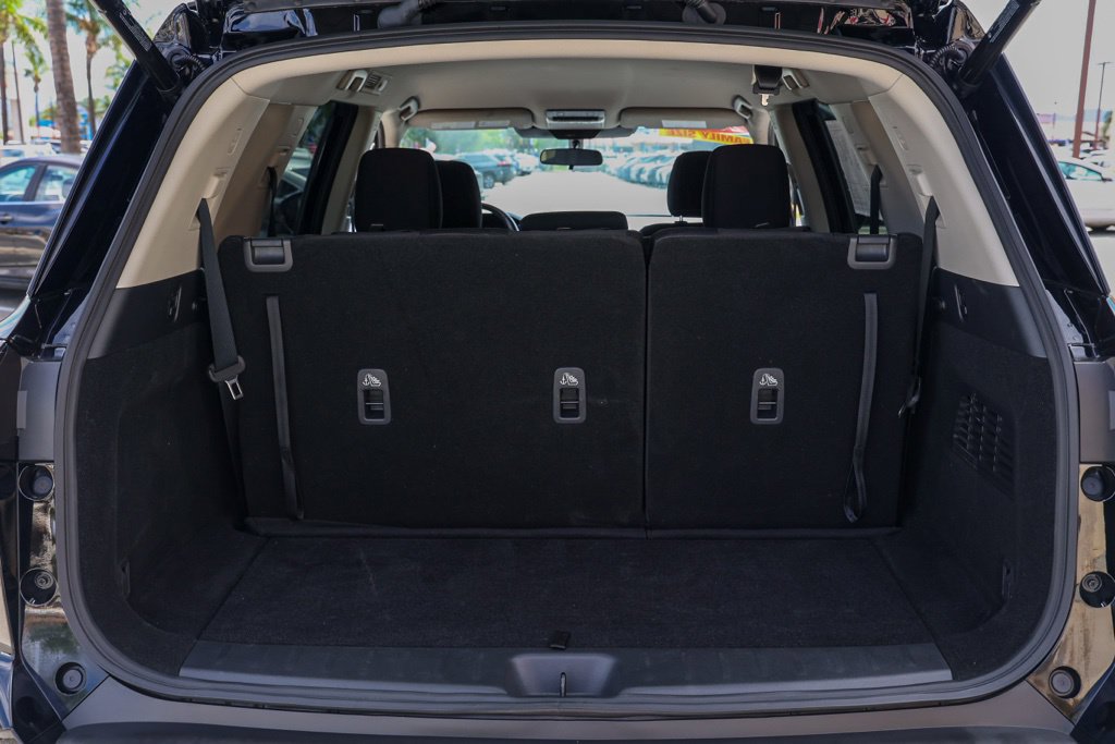 Used 2025 Nissan Pathfinder SV FWD image 17
