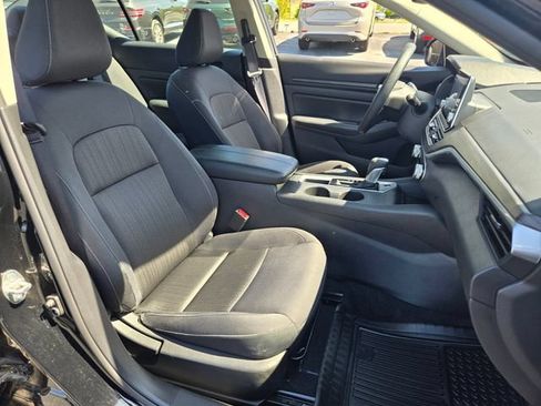 Used 2025 Nissan Altima 2.5 SV FWD image 20