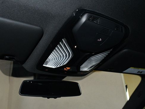 Used 2023 BMW M2 w/ Lighting Package RWD image 33