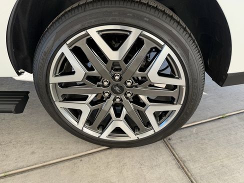 Used 2025 Ford Expedition Platinum w/ Platinum Ultimate Package image 32