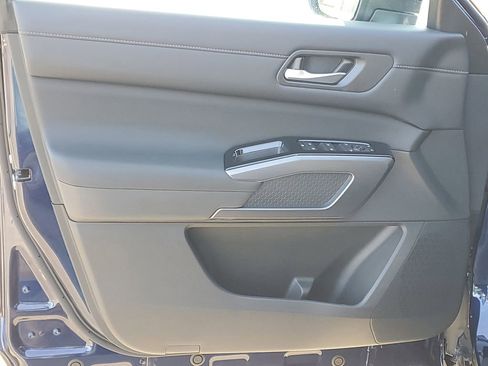 New 2026 Nissan Pathfinder SL image 9