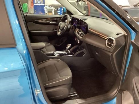 Used 2025 Chevrolet TrailBlazer LT w/ LT Cold Weather Package AWD/4WD image 10