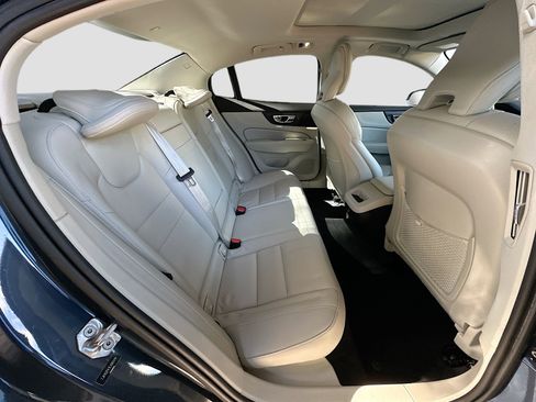 Used 2020 Volvo S60 T5 Momentum image 26