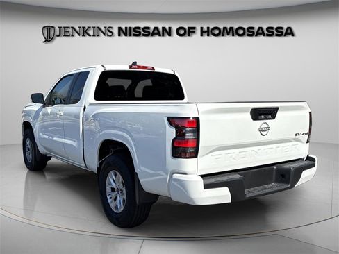 Used 2024 Nissan Frontier SV image 14