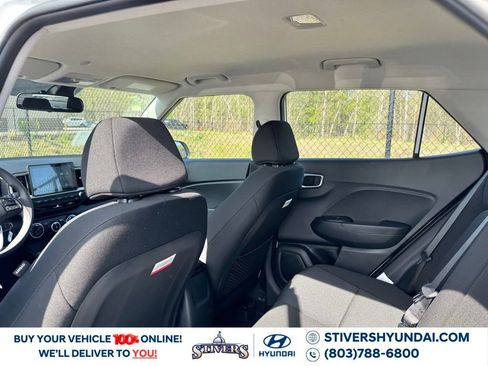 Certified 2025 Hyundai Venue SE image 19