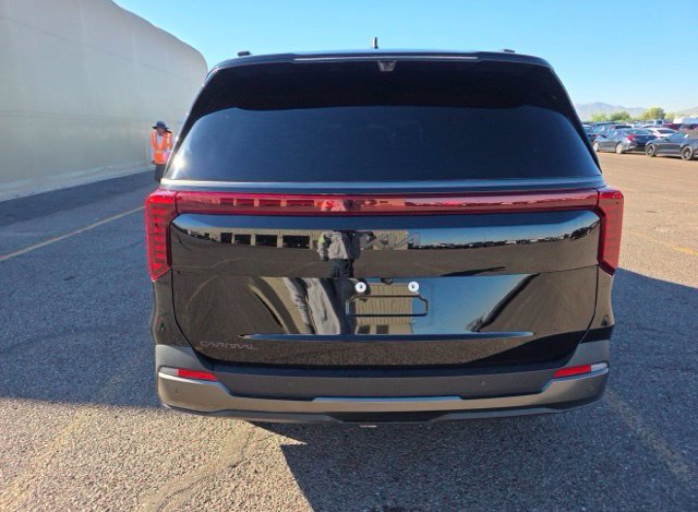 Certified 2025 Kia Carnival SX Prestige FWD image 5