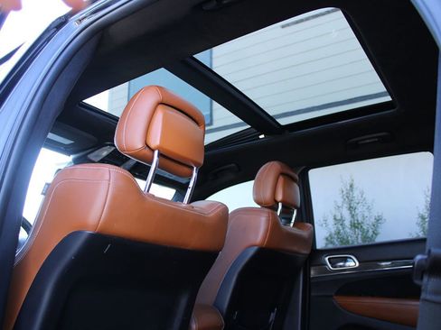 Used 2015 Jeep Grand Cherokee SRT w/ Trailer Tow Group IV image 23