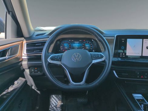 Used 2024 Volkswagen Atlas SE image 12