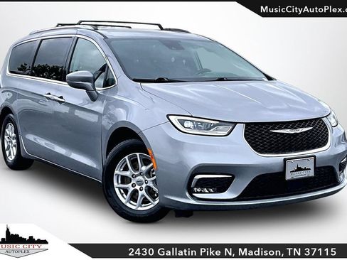 Used 2021 Chrysler Pacifica Touring-L FWD image 1