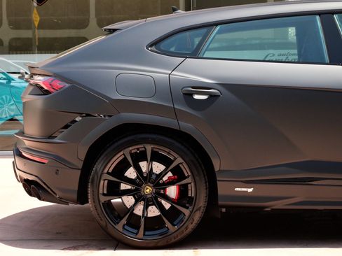 Used 2024 Lamborghini Urus S AWD/4WD image 11