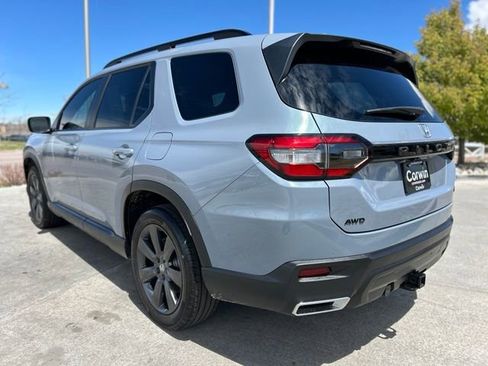 Used 2025 Honda Pilot Sport image 5