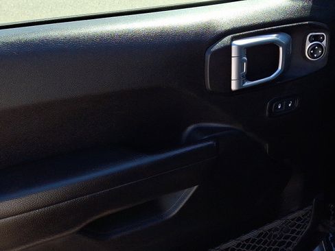 Used 2018 Jeep Wrangler Sport AWD/4WD image 10