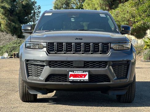New 2026 Jeep Grand Cherokee Altitude image 2