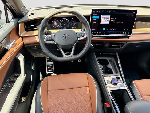 New 2026 Volkswagen Tiguan SEL R-Line AWD/4WD image 17