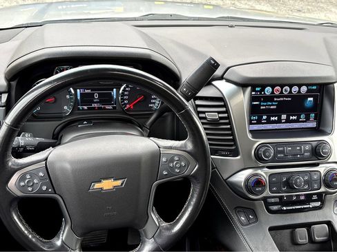 Used 2019 Chevrolet Suburban LT image 4